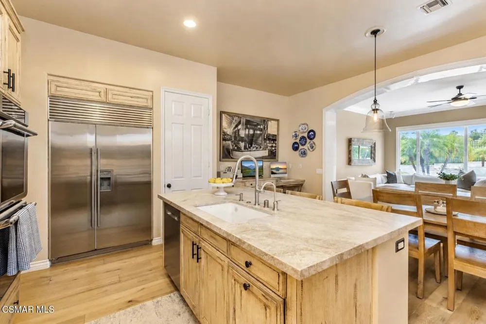 961 Alexandra Court Oak Park, CA 91377