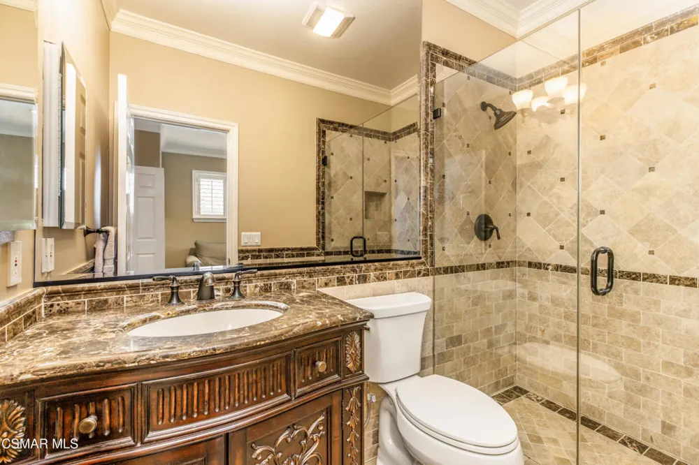 961 Alexandra Court Oak Park, CA 91377