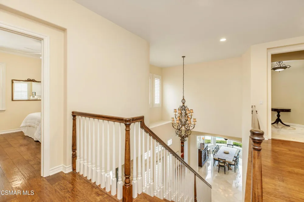 961 Alexandra Court Oak Park, CA 91377