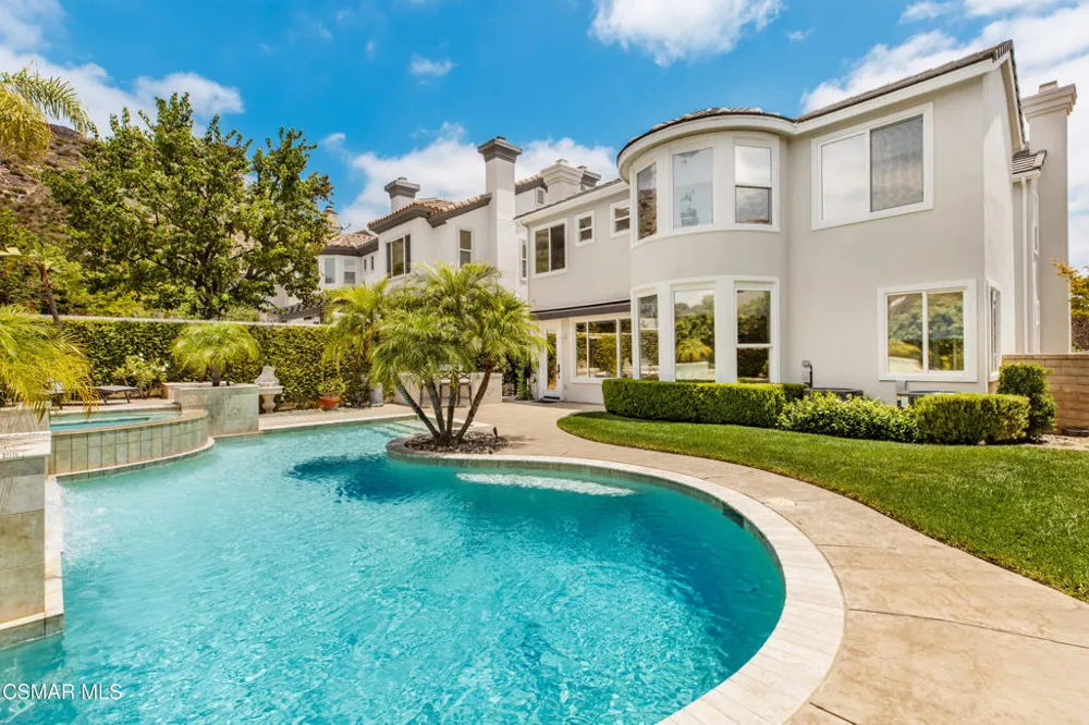 961 Alexandra Court Oak Park, CA 91377