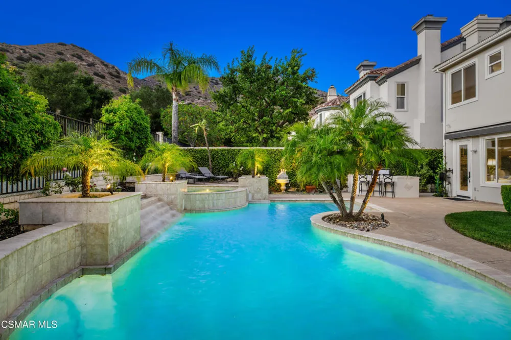 961 Alexandra Court Oak Park, CA 91377