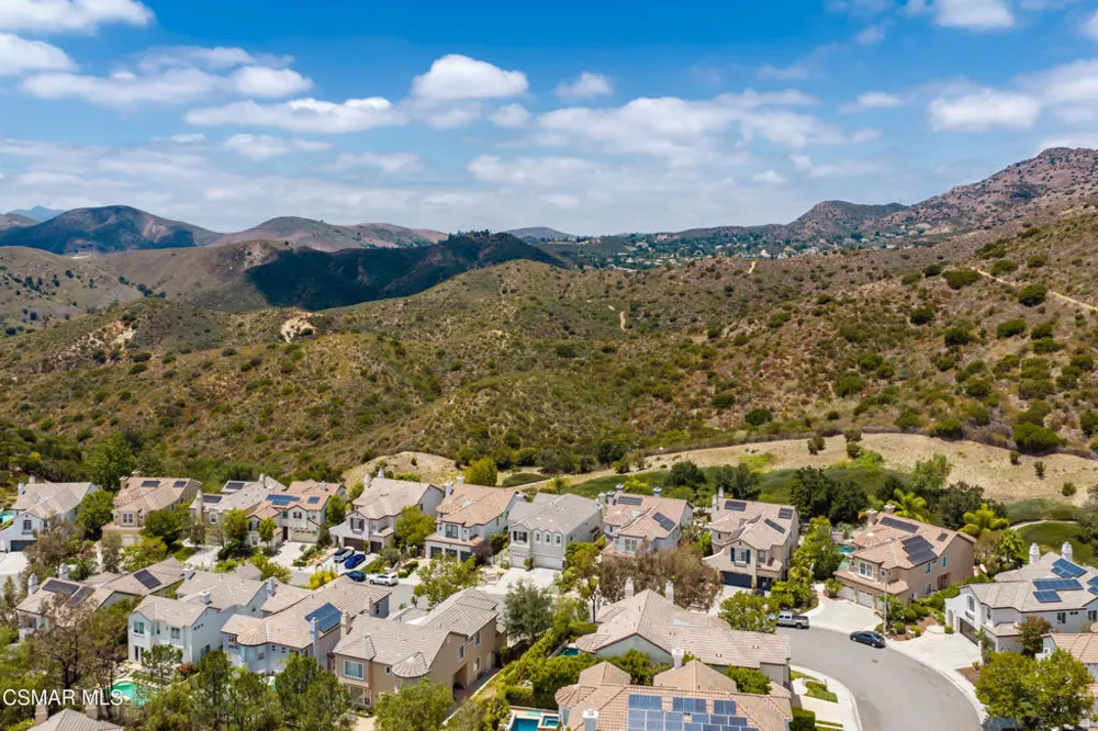 961 Alexandra Court Oak Park, CA 91377
