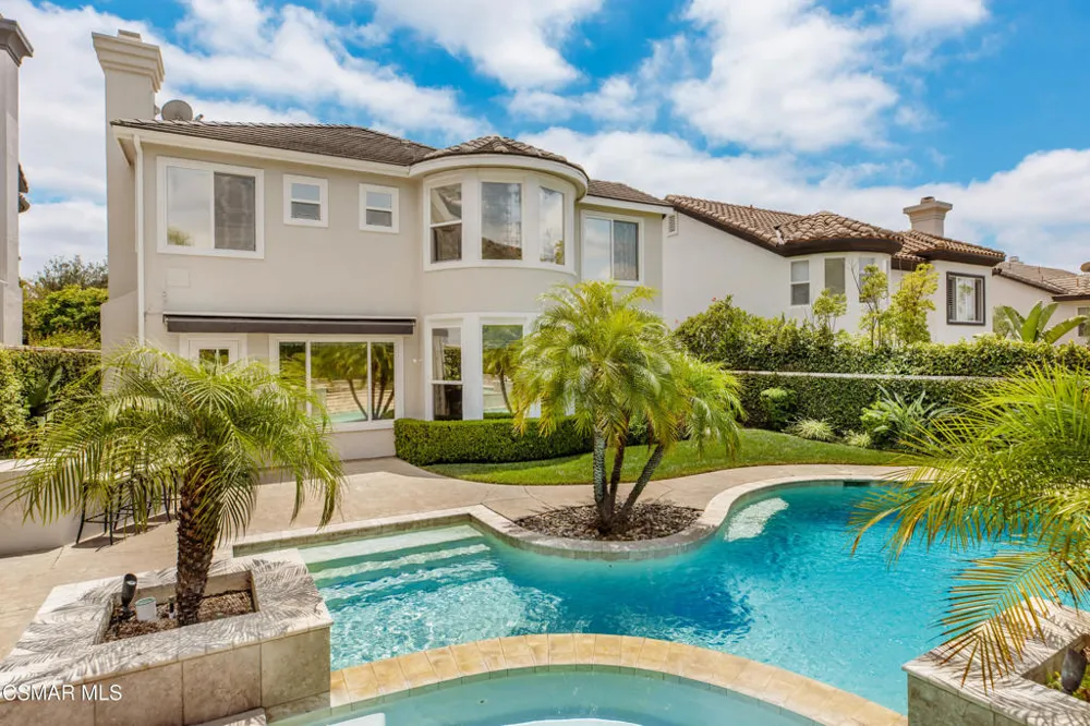 961 Alexandra Court Oak Park, CA 91377