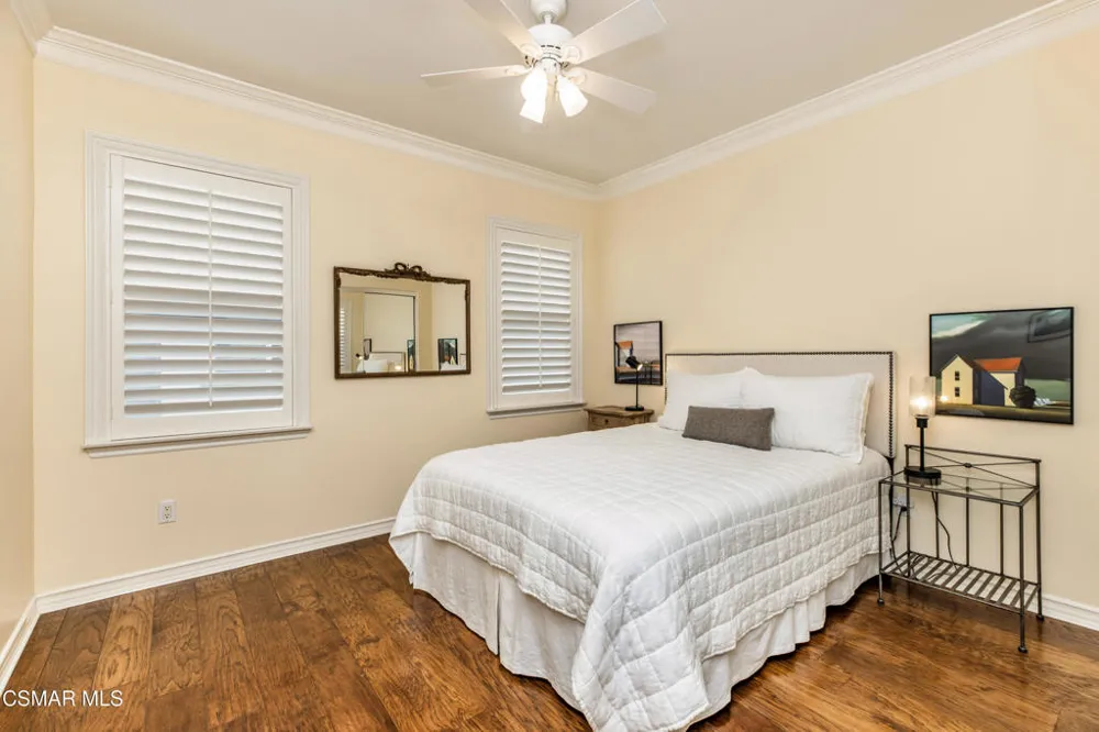 961 Alexandra Court Oak Park, CA 91377