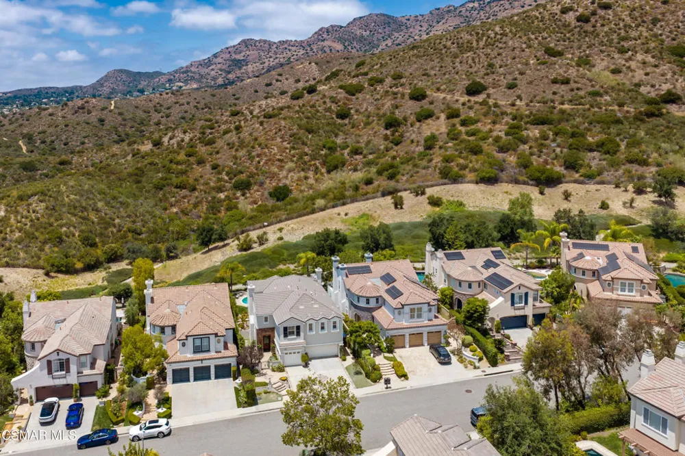 961 Alexandra Court Oak Park, CA 91377