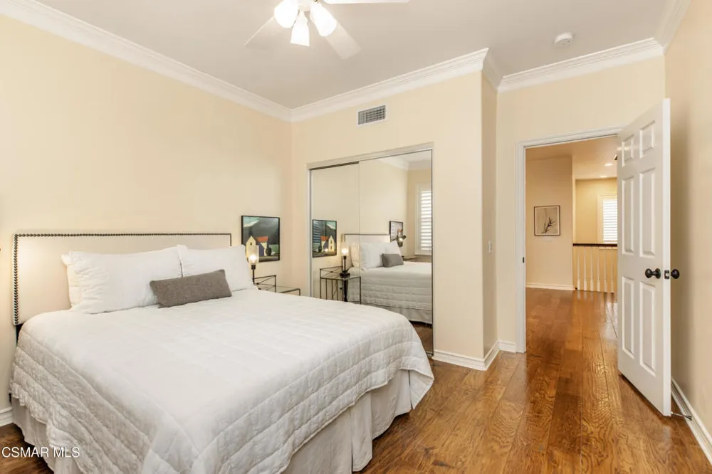 961 Alexandra Court Oak Park, CA 91377