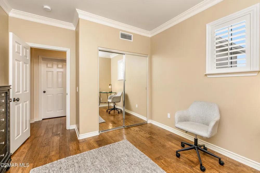 961 Alexandra Court Oak Park, CA 91377