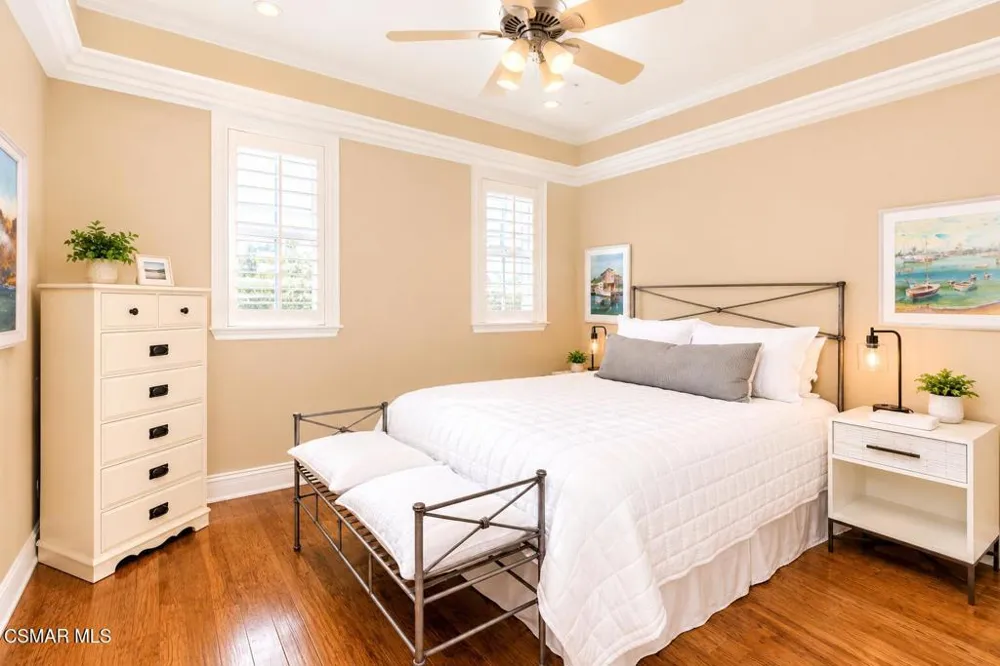 961 Alexandra Court Oak Park, CA 91377