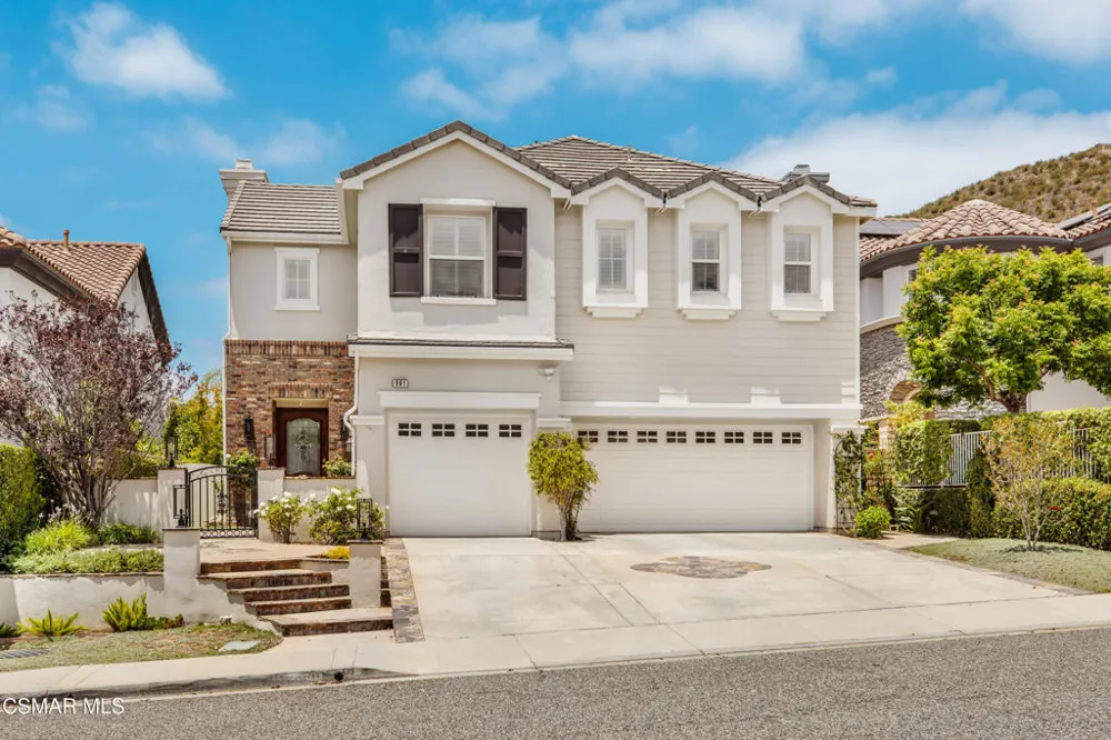 961 Alexandra Court Oak Park, CA 91377