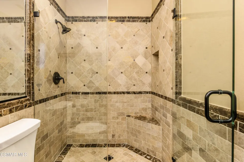 961 Alexandra Court Oak Park, CA 91377