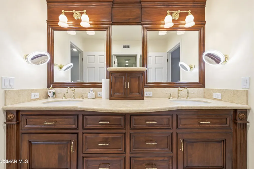 4901 Pathfinder Avenue Westlake Village, CA 91362