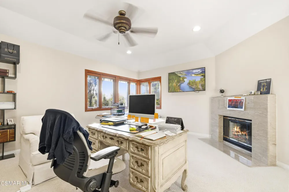 4901 Pathfinder Avenue Westlake Village, CA 91362