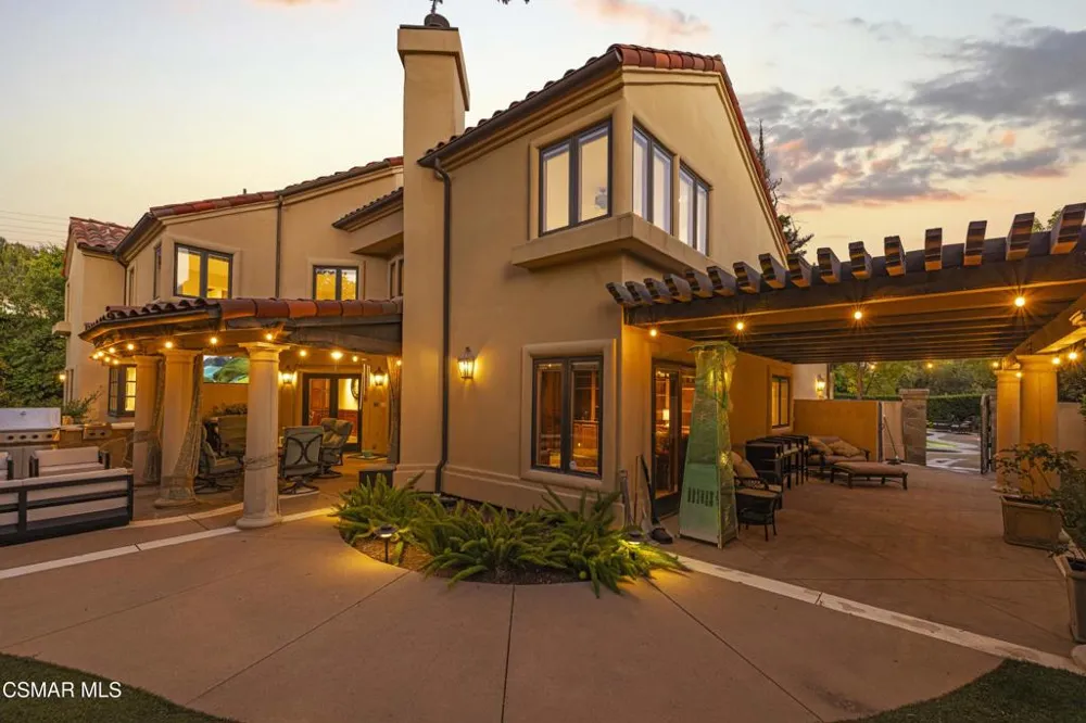 4901 Pathfinder Avenue Westlake Village, CA 91362