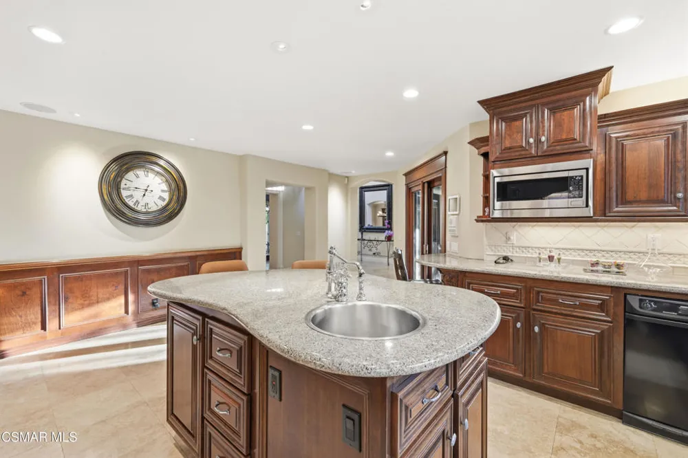 4901 Pathfinder Avenue Westlake Village, CA 91362