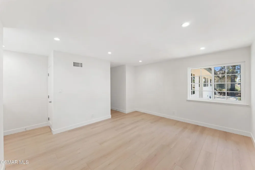 15 Teasdale Street Thousand Oaks, CA 91360