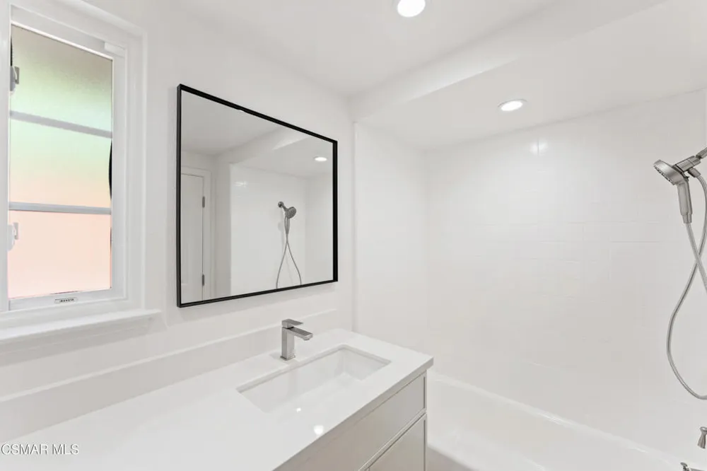 15 Teasdale Street Thousand Oaks, CA 91360