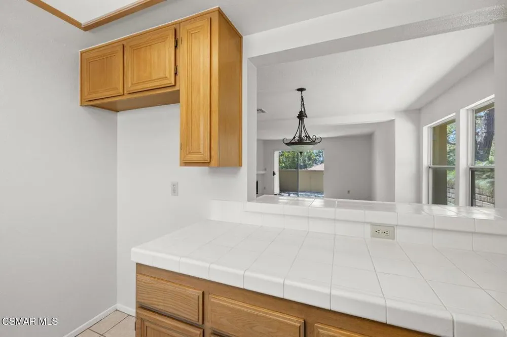 2731 Erringer Road #17 Simi Valley, CA 93065
