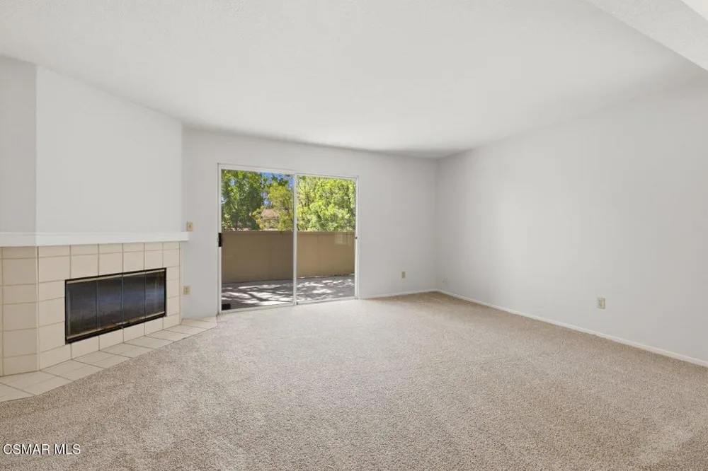 2731 Erringer Road #17 Simi Valley, CA 93065