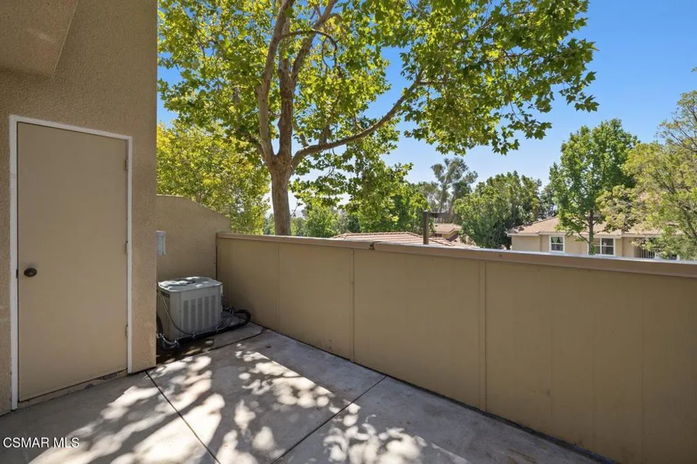 2731 Erringer Road #17 Simi Valley, CA 93065