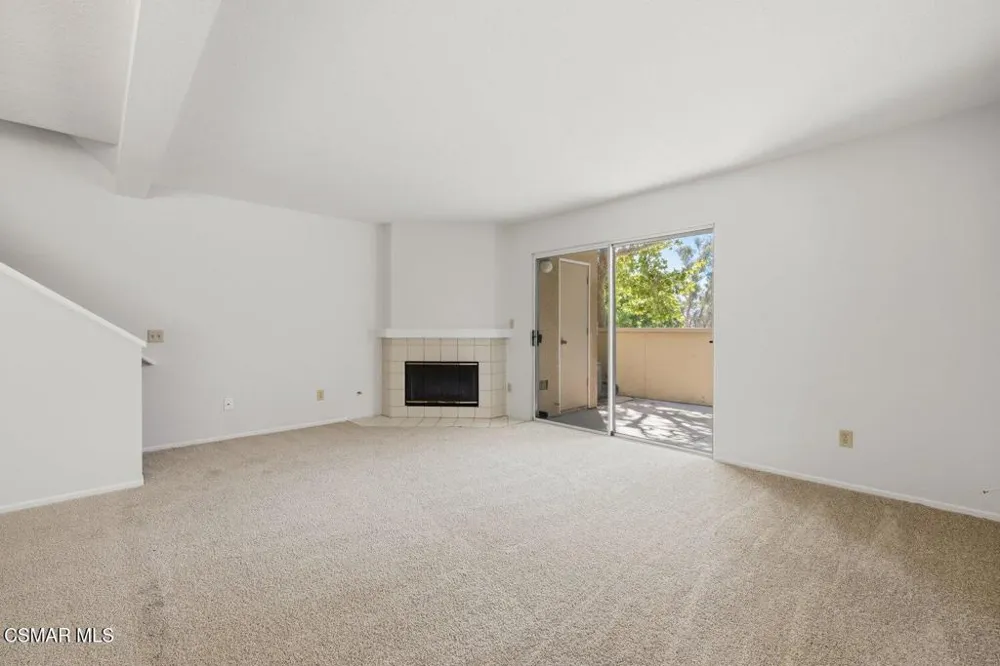 2731 Erringer Road #17 Simi Valley, CA 93065