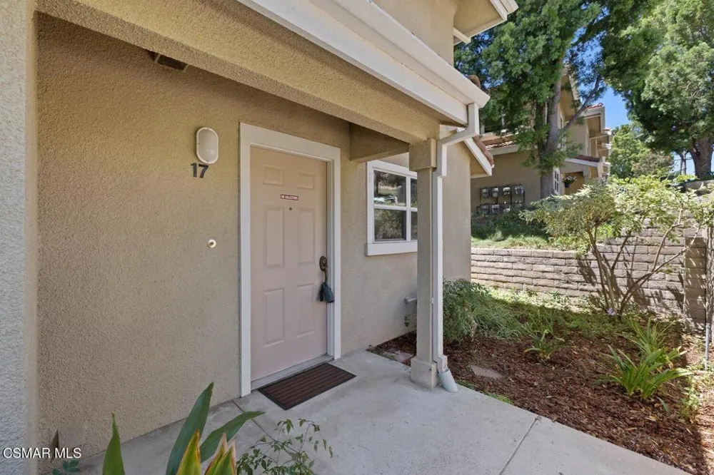 2731 Erringer Road #17 Simi Valley, CA 93065