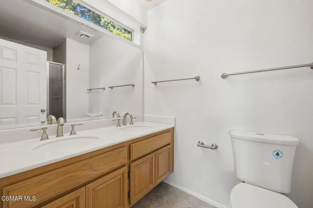 2731 Erringer Road #17 Simi Valley, CA 93065