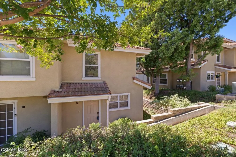 2731 Erringer Road #17 Simi Valley, CA 93065