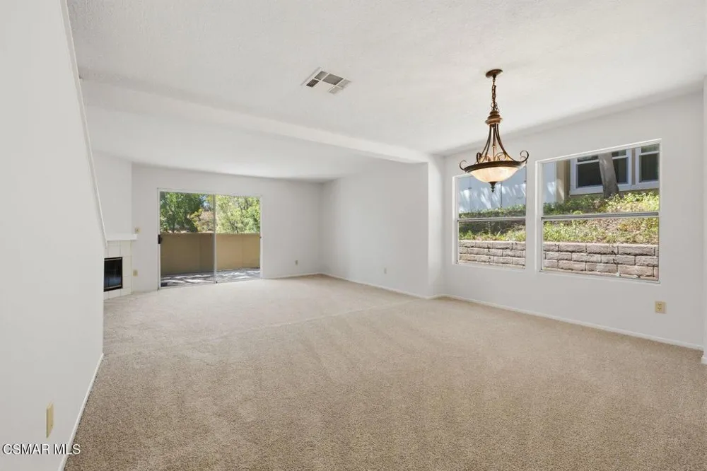 2731 Erringer Road #17 Simi Valley, CA 93065