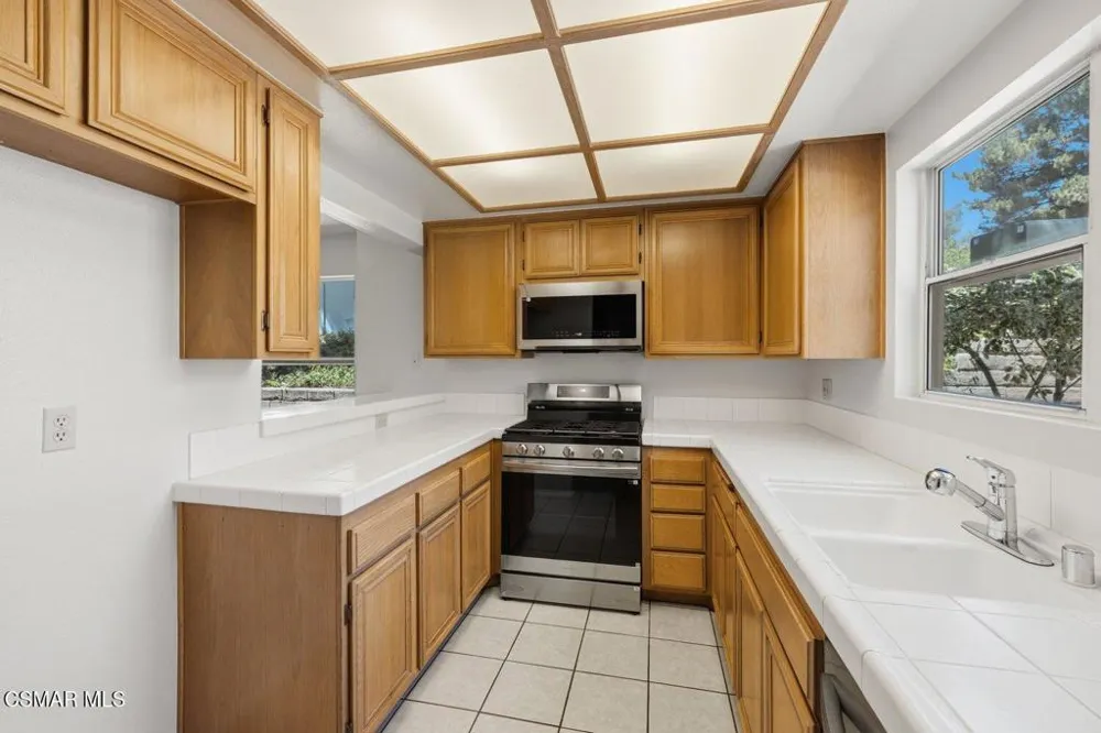 2731 Erringer Road #17 Simi Valley, CA 93065