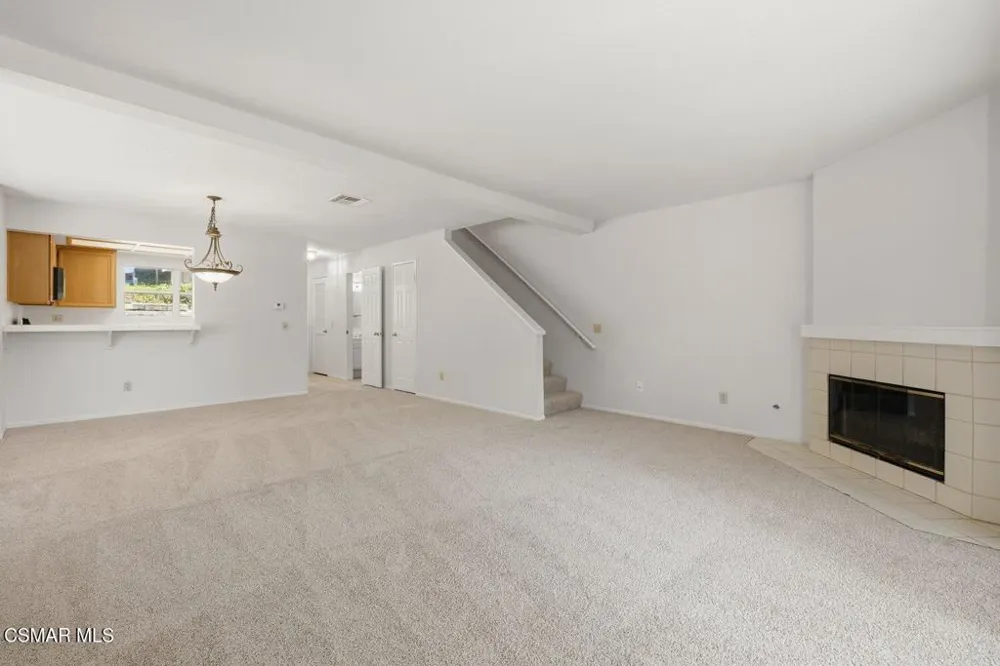 2731 Erringer Road #17 Simi Valley, CA 93065