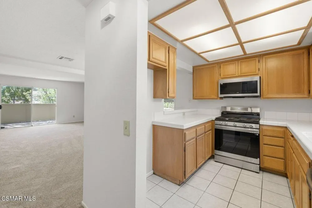 2731 Erringer Road #17 Simi Valley, CA 93065
