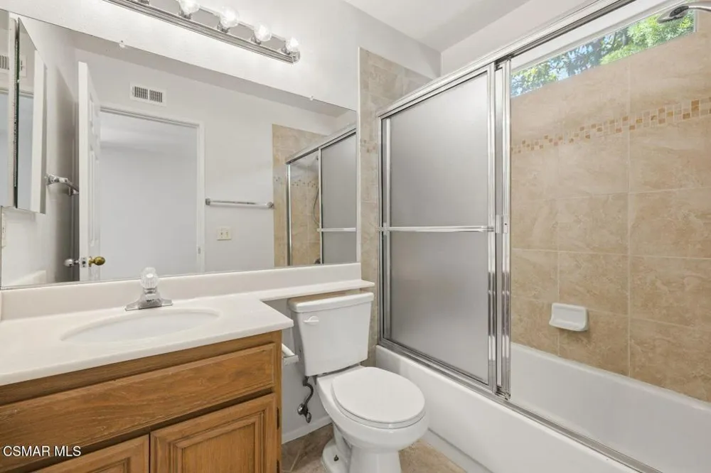 2731 Erringer Road #17 Simi Valley, CA 93065