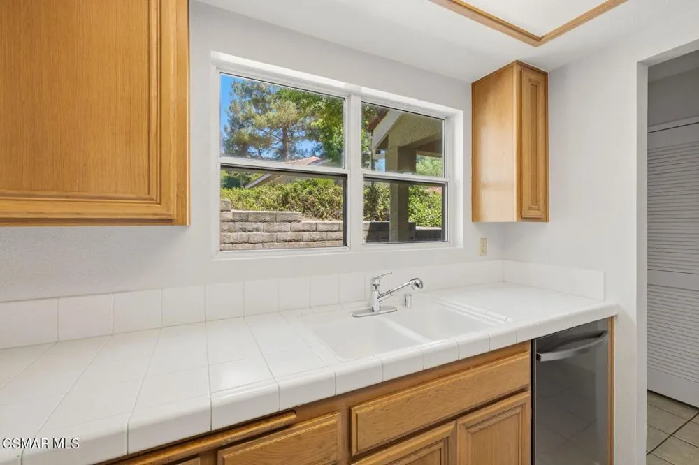2731 Erringer Road #17 Simi Valley, CA 93065