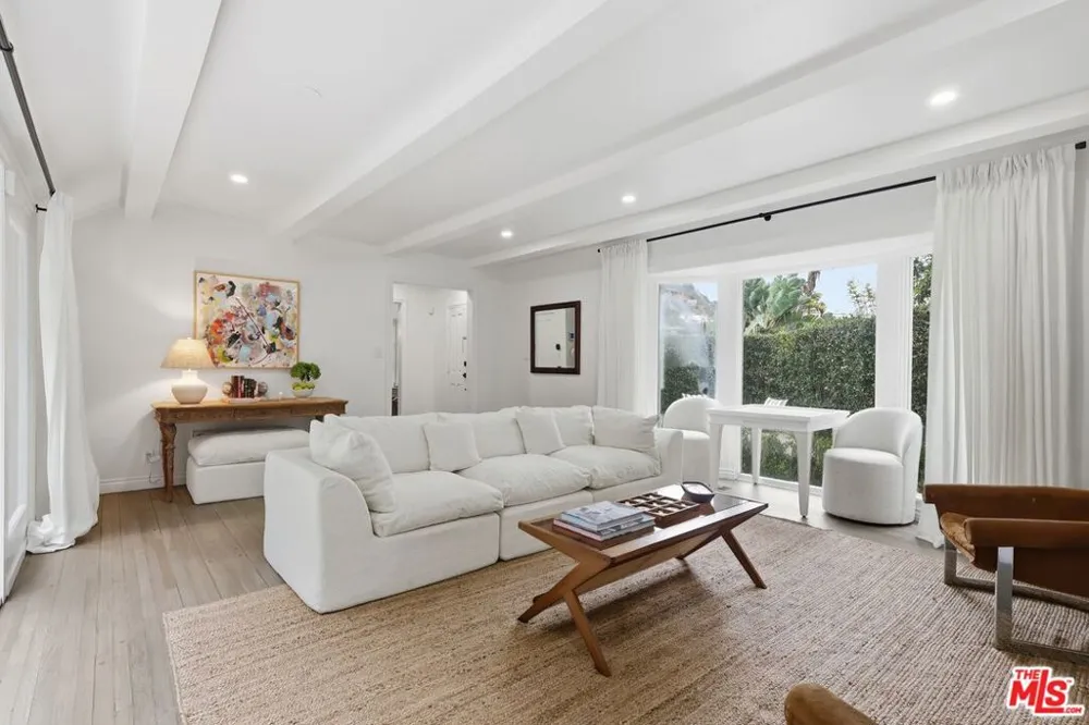 8809 Evanview Drive Los Angeles, CA 90069