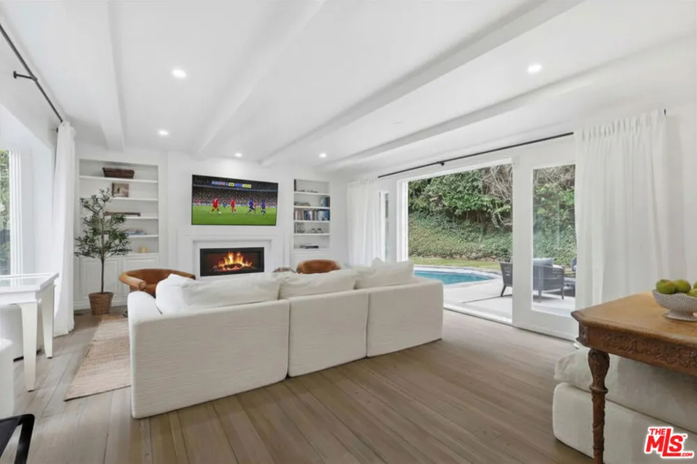 8809 Evanview Drive Los Angeles, CA 90069