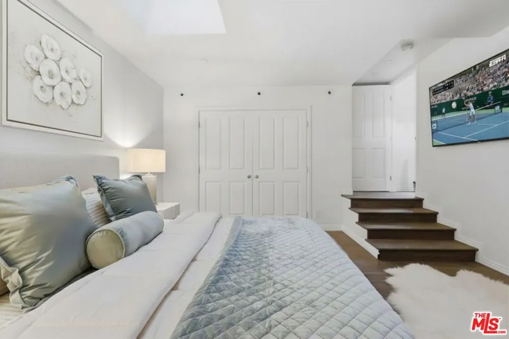 8809 Evanview Drive Los Angeles, CA 90069