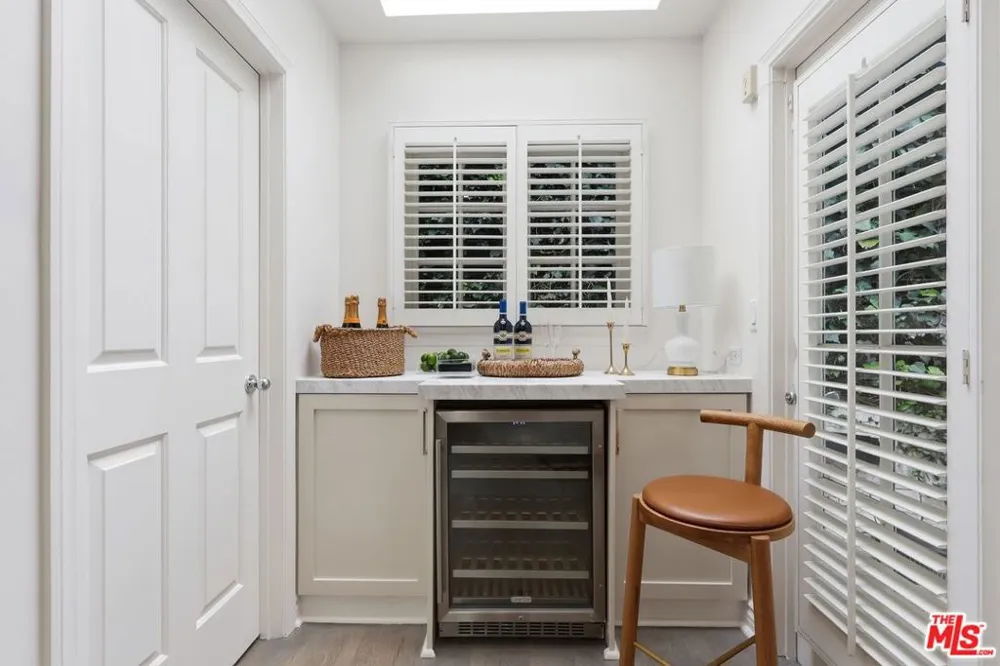 8809 Evanview Drive Los Angeles, CA 90069