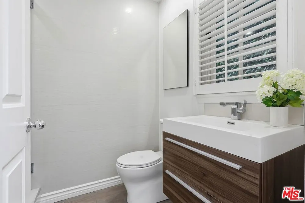 8809 Evanview Drive Los Angeles, CA 90069