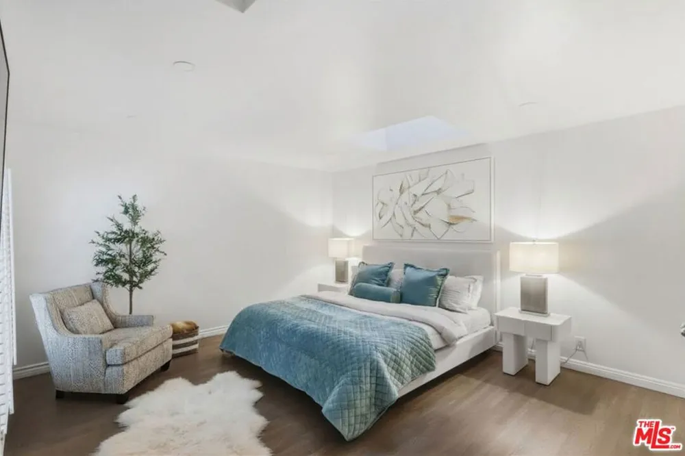 8809 Evanview Drive Los Angeles, CA 90069