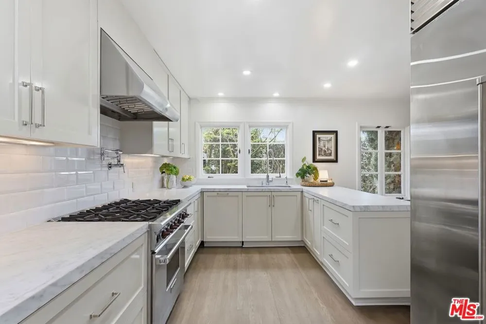 8809 Evanview Drive Los Angeles, CA 90069
