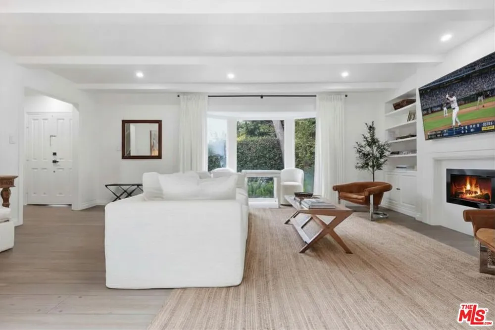8809 Evanview Drive Los Angeles, CA 90069