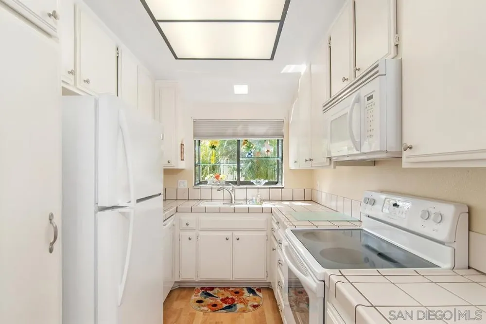 1972 Irisdale Ct Encinitas, CA 92024
