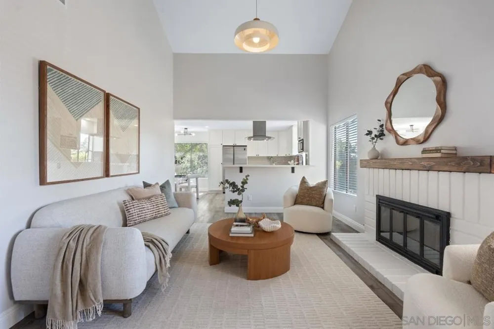 2053 Golden Circle Dr Escondido, CA 92026