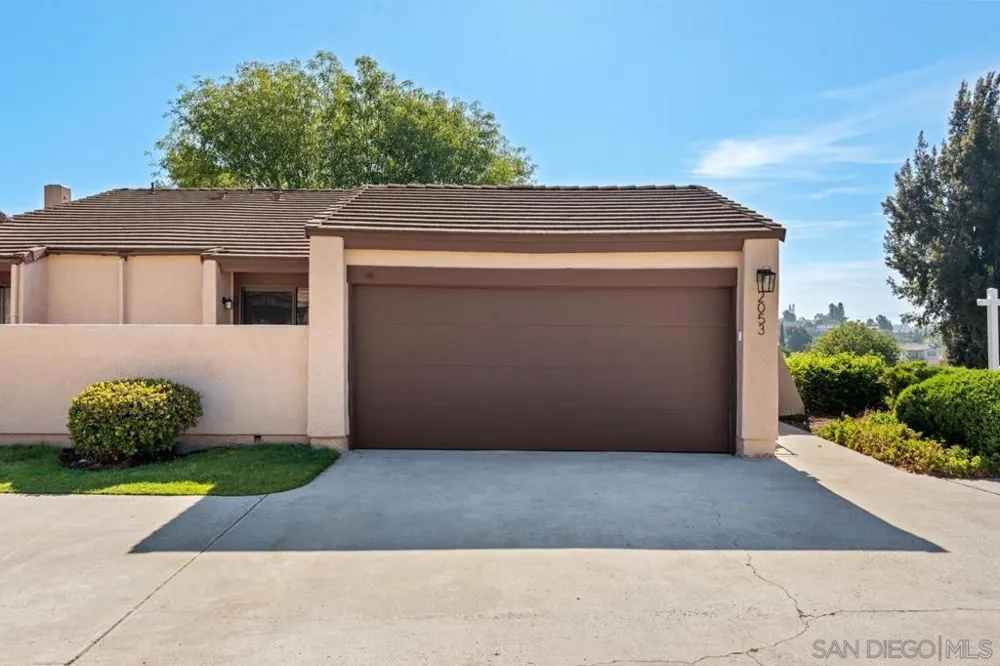2053 Golden Circle Dr Escondido, CA 92026