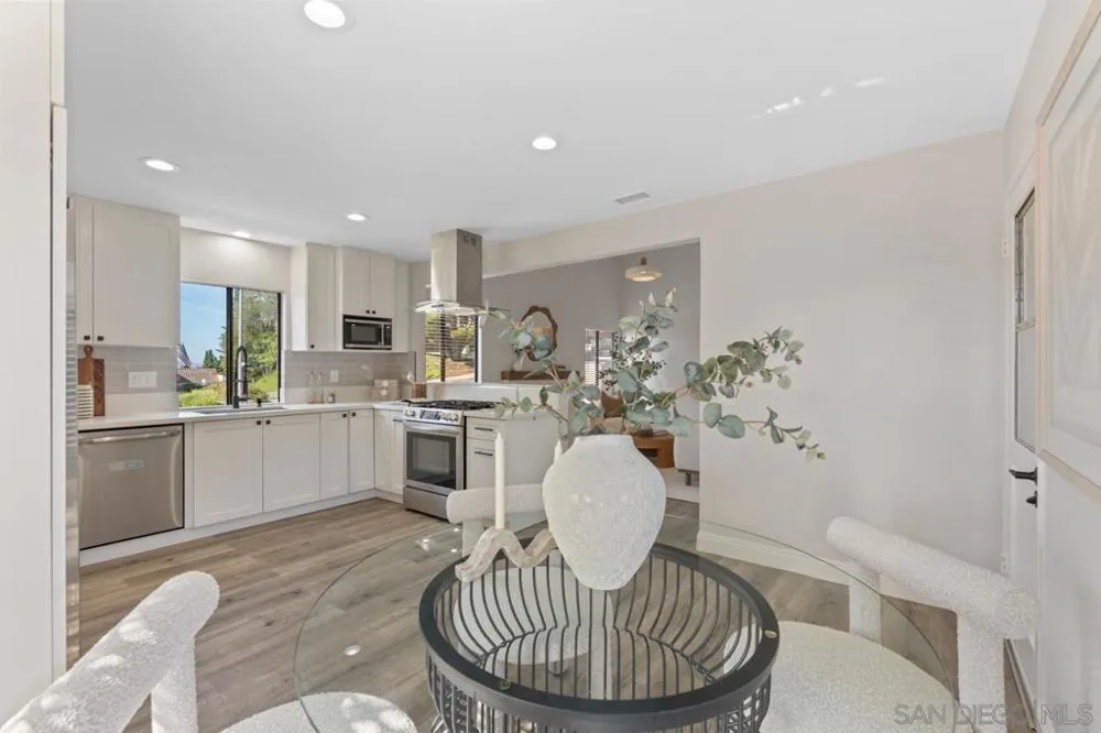 2053 Golden Circle Dr Escondido, CA 92026