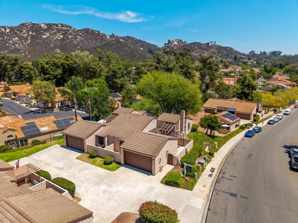 2053 Golden Circle Dr Escondido, CA 92026