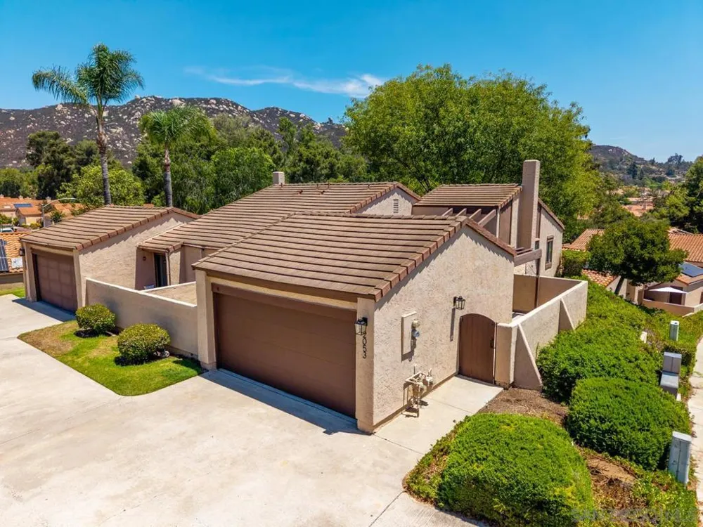 2053 Golden Circle Dr Escondido, CA 92026