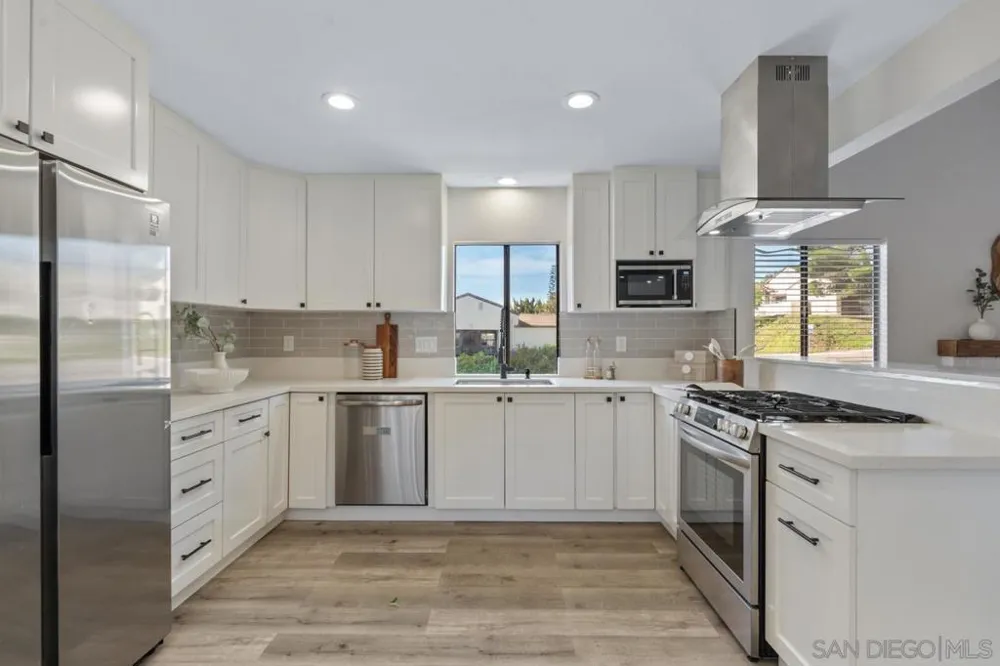 2053 Golden Circle Dr Escondido, CA 92026