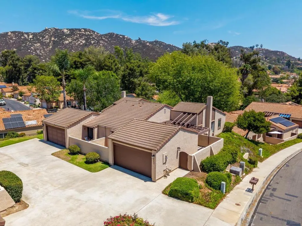 2053 Golden Circle Dr Escondido, CA 92026