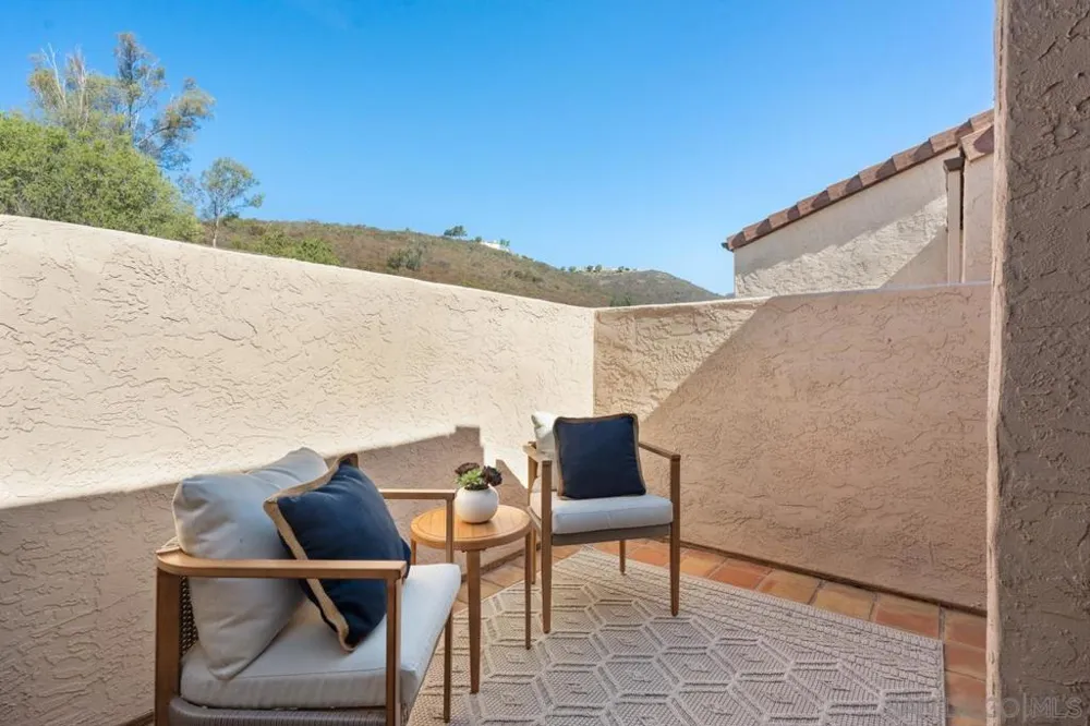 2053 Golden Circle Dr Escondido, CA 92026